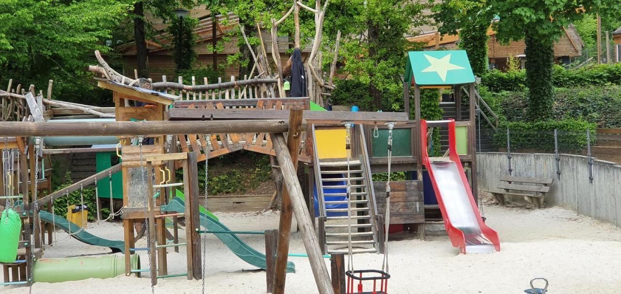 Boshuisje Durbuy Met Zwembad Op Het Park 外观 照片